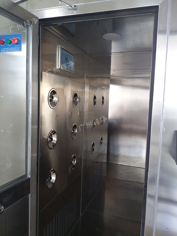 直進左出轉(zhuǎn)角風(fēng)淋間安裝現(xiàn)場實拍 直進左出轉(zhuǎn)角風(fēng)淋間安裝現(xiàn)場實拍